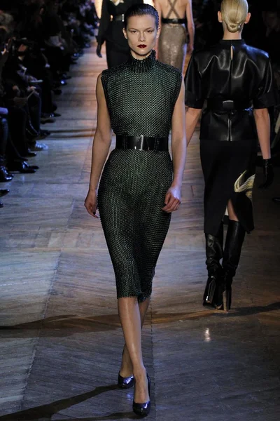 Look 11